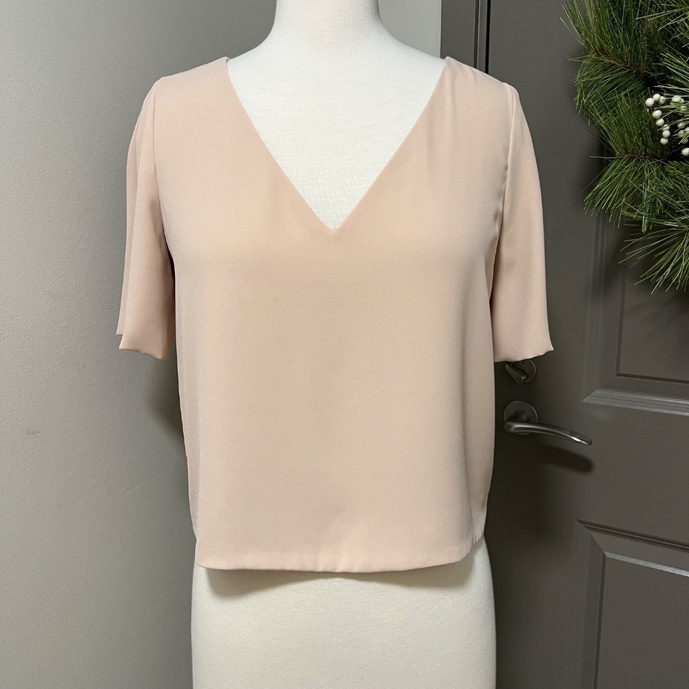 Aritzia Babaton Short Sleeve Blouse, Size XS, in Pale Beige Pink